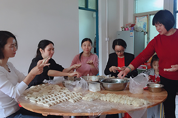 銳天歡聚一堂過冬至，其樂融融包餃子